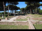 01886 ostia - regio ii - insula vii - piazzale delle corporazioni (ii,vii,4) - noerdlicher portikus - gesehen von osten.jpg